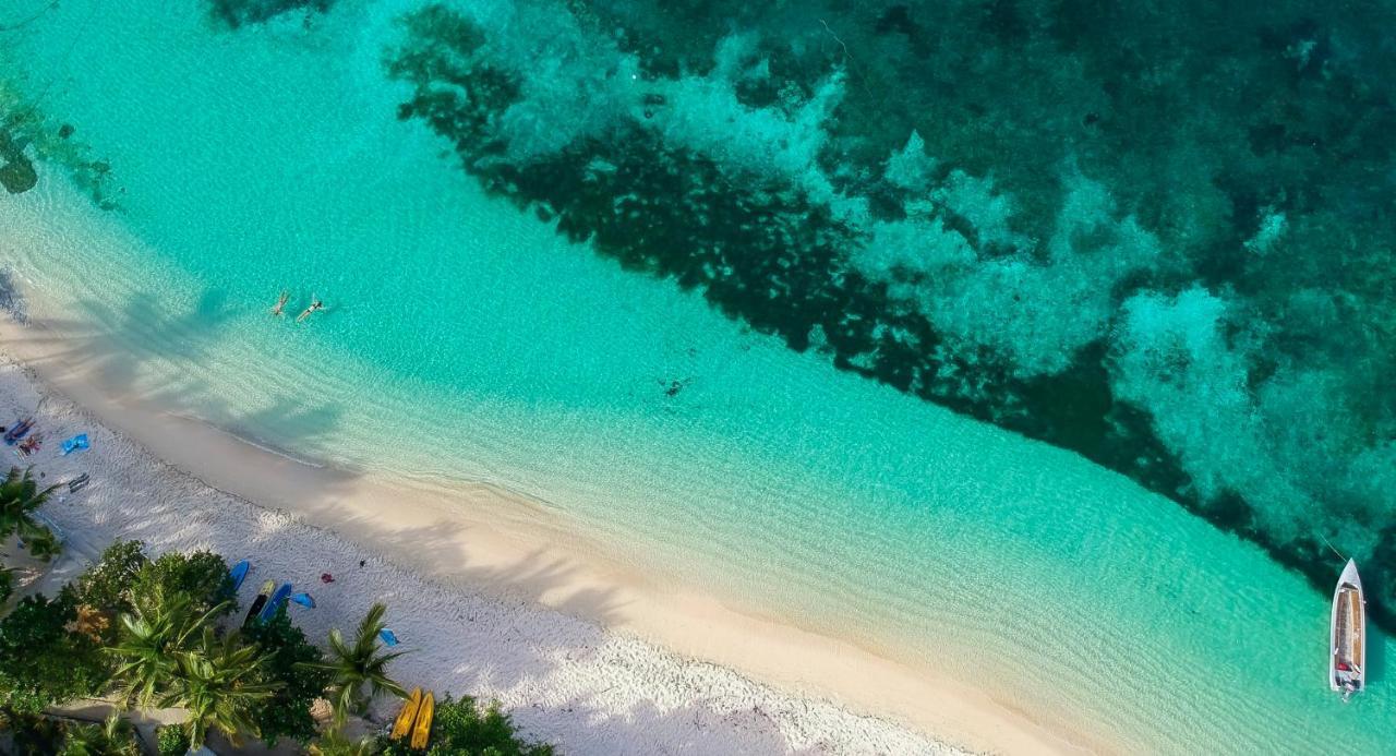 Barefoot Kuata Island Resort Exterior foto