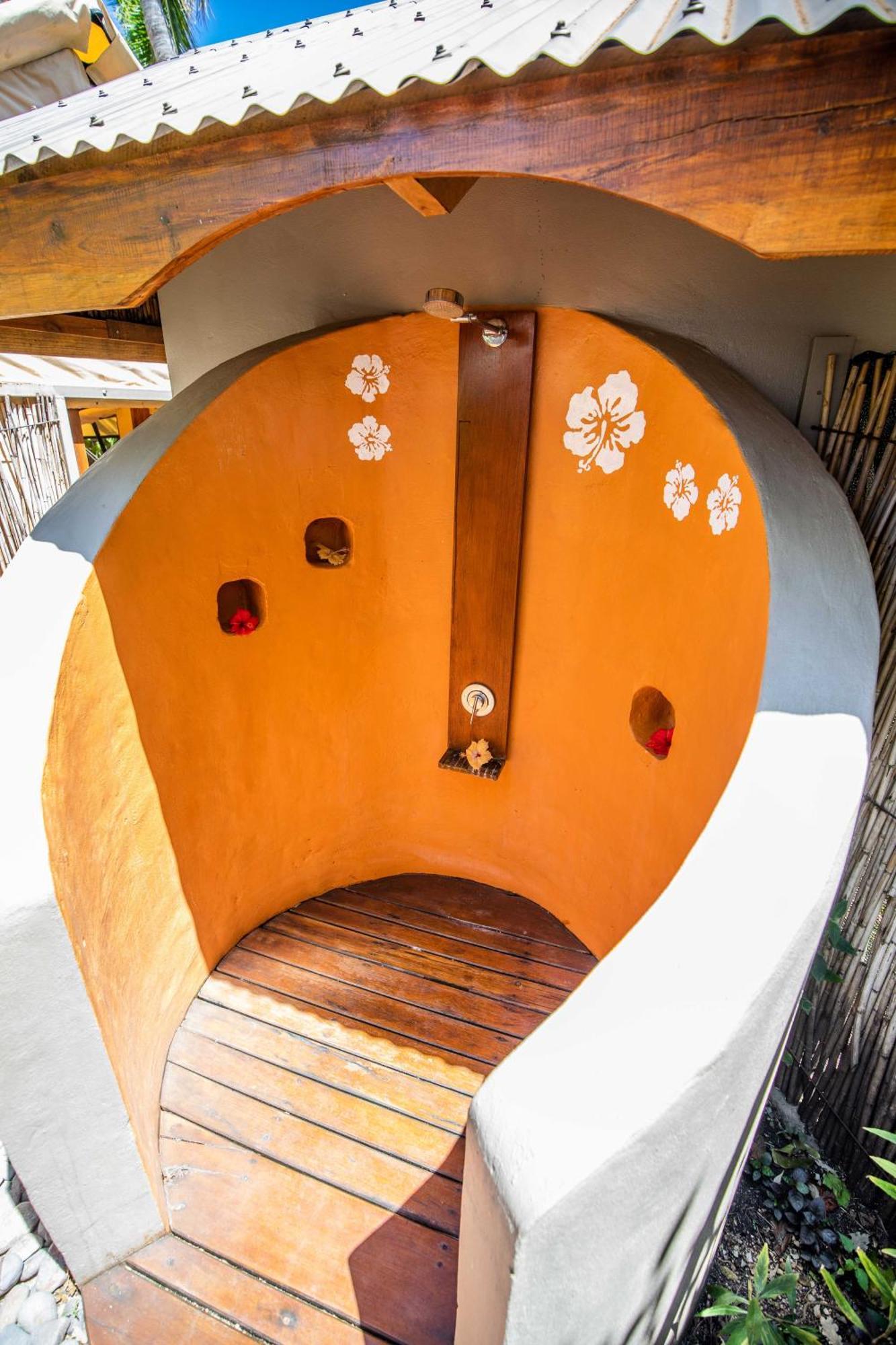 Barefoot Kuata Island Resort Exterior foto